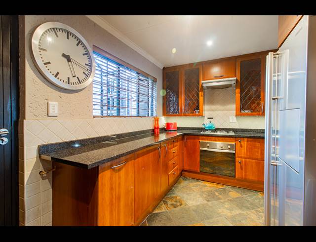 4 BEDROOM CLUSTER FOR SALE IN LONEHILL